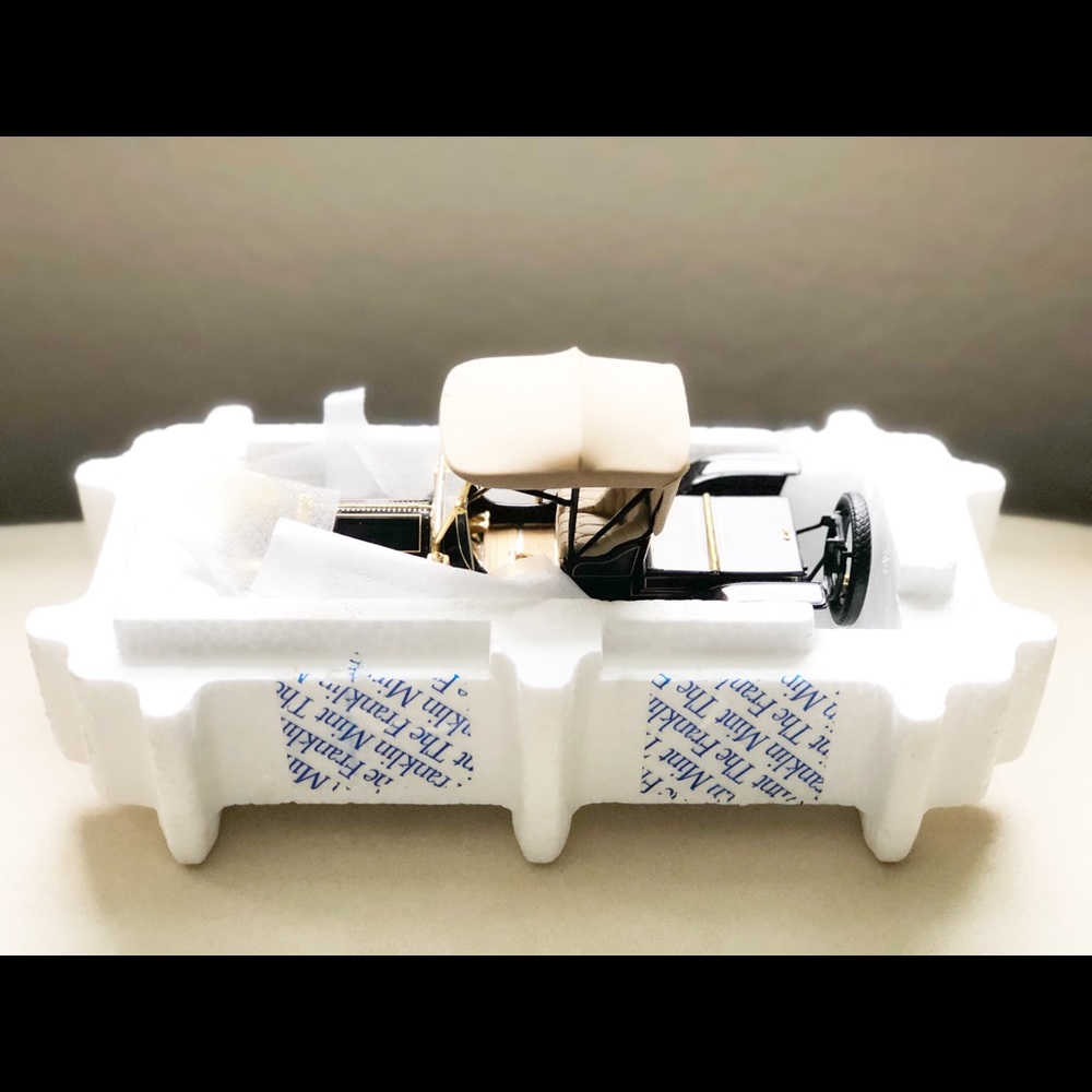 SOLD NWB Franklin Mint Car